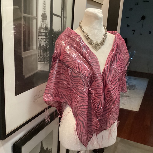 Sparkly shawl. Uniqie. Sift n cuddly. BLING TOO - Picture 1 of 8